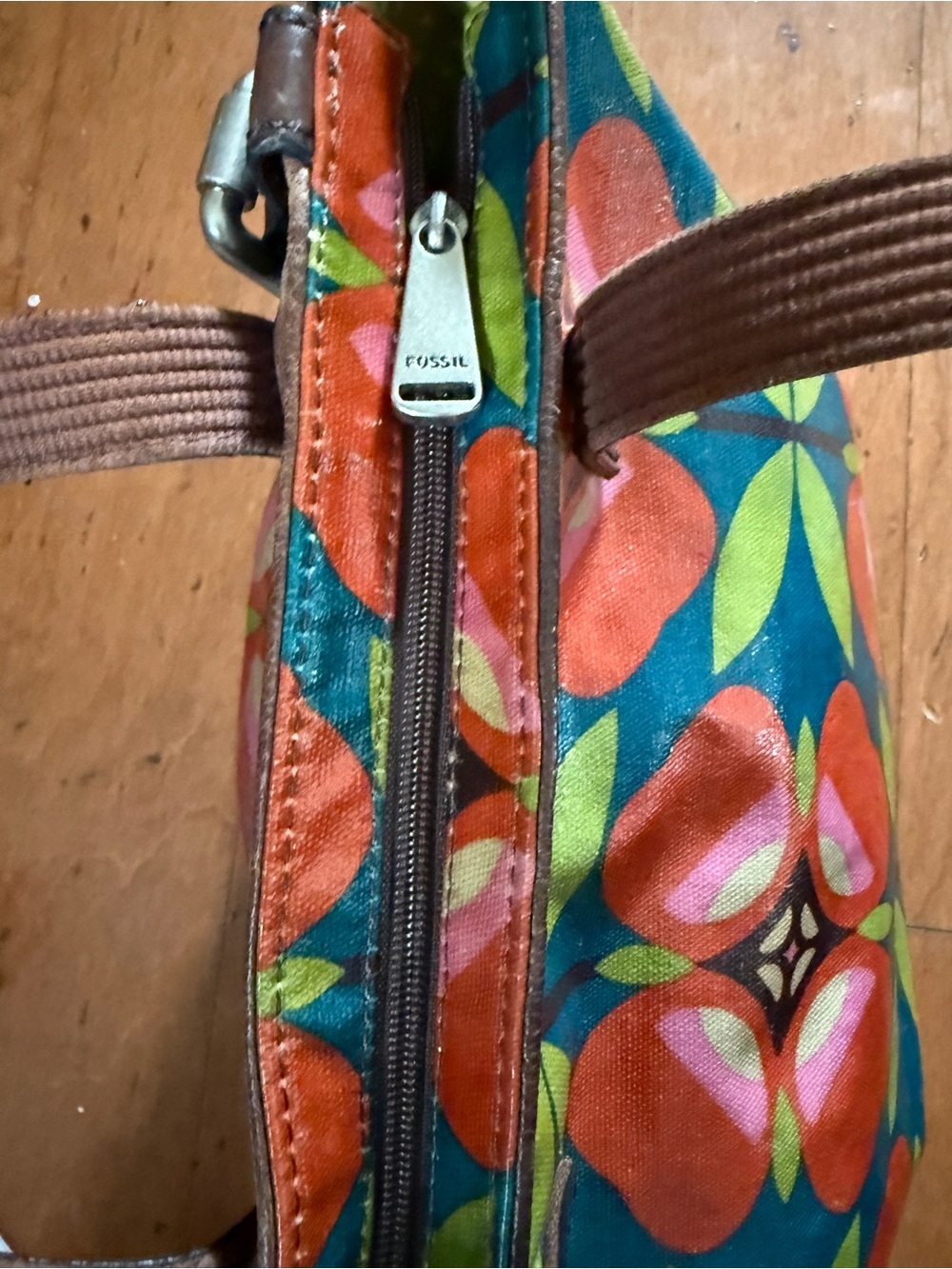 Fossil Key-Per tote bag featuring a vibrant, colorful floral pattern, guc - Picture 3 of 14